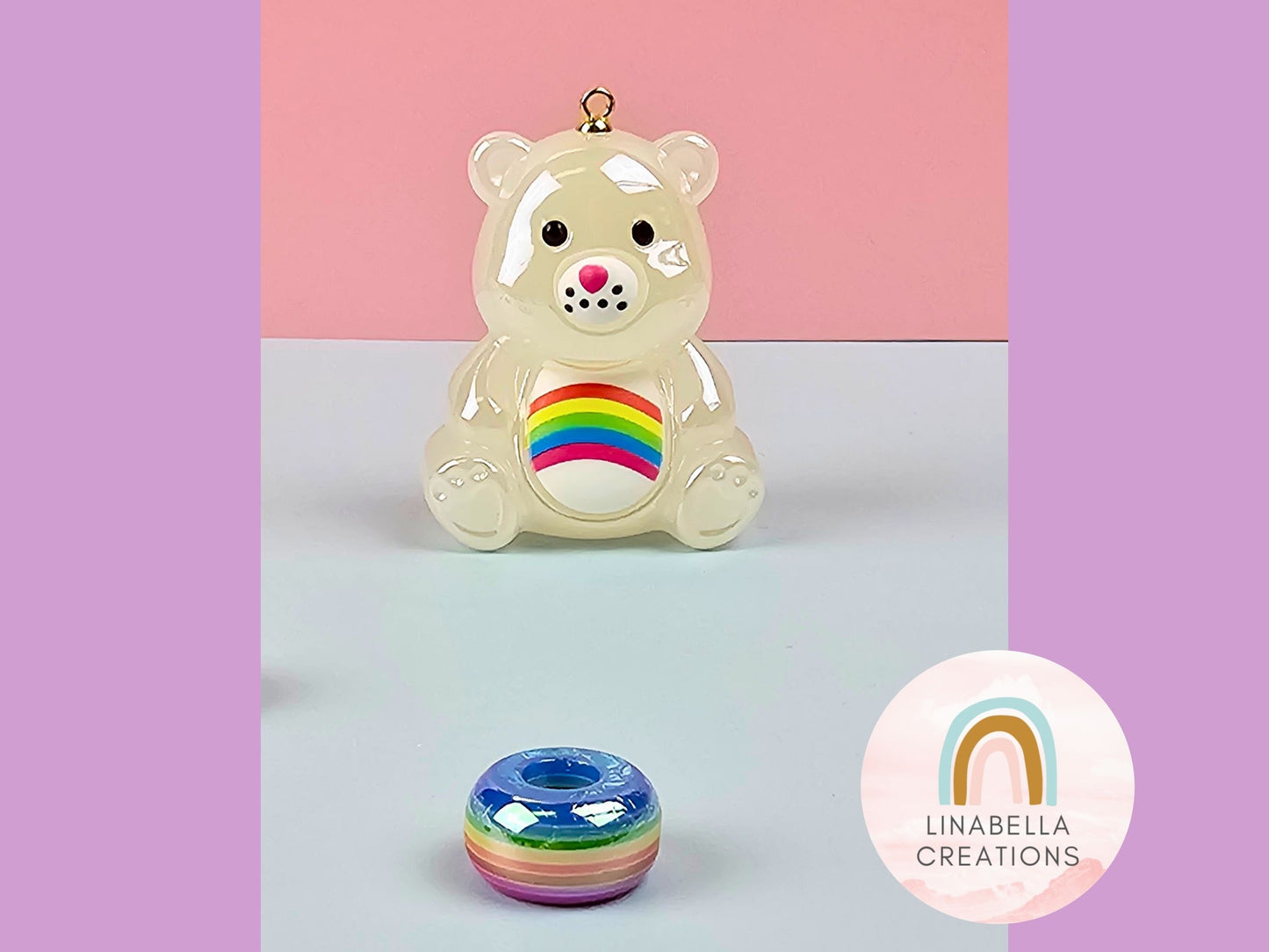 Glossy Pastel Rainbow 80s Cartoon Bear Pendant – Shiny Resin Kawaii Bear Pendant – 90s Nostalgia Novelty DIY Keychain Retro 80s Kid Beads