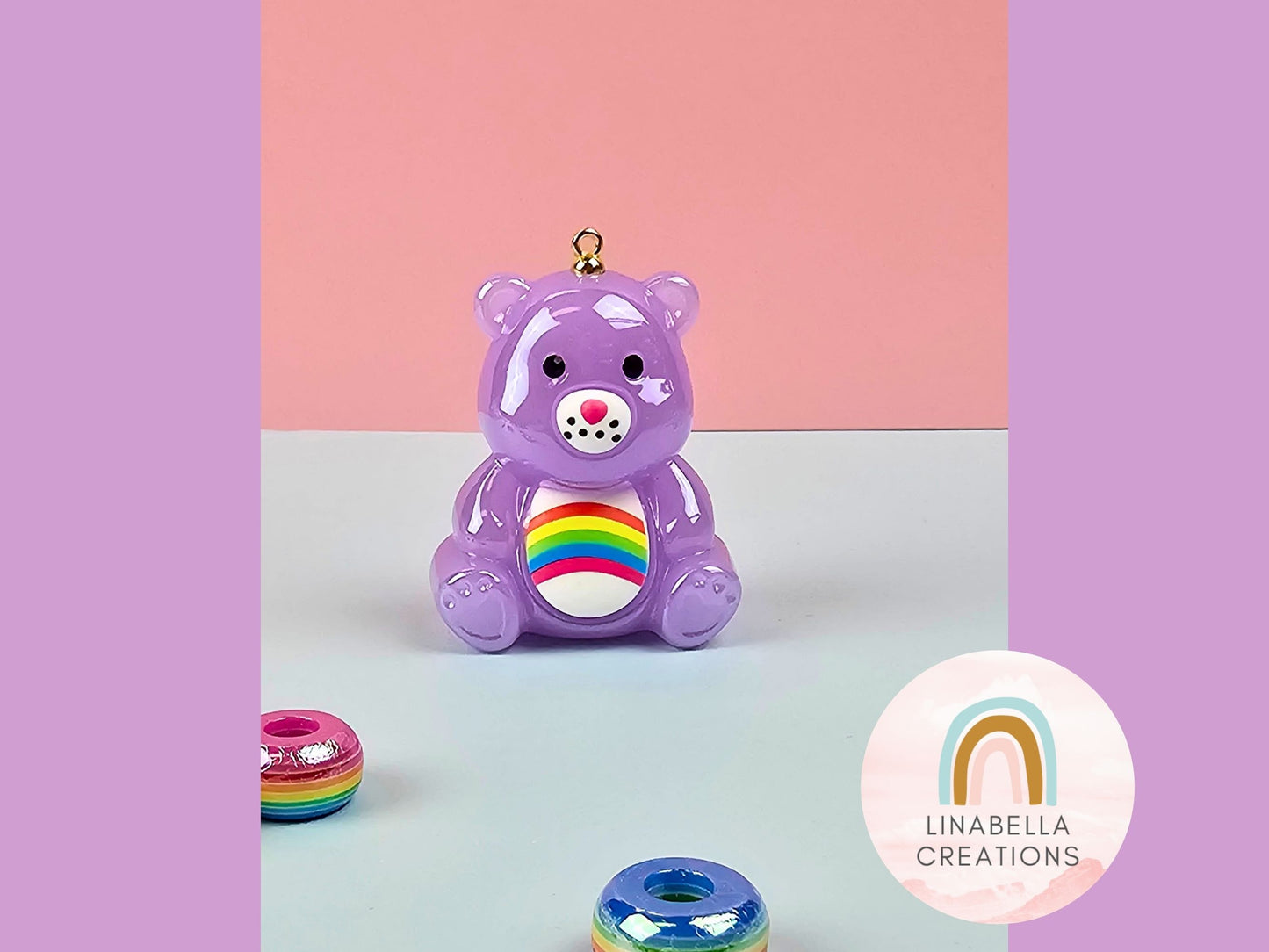 Glossy Pastel Rainbow 80s Cartoon Bear Pendant – Shiny Resin Kawaii Bear Pendant – 90s Nostalgia Novelty DIY Keychain Retro 80s Kid Beads