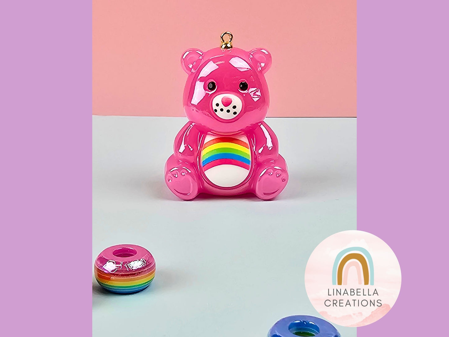 Glossy Pastel Rainbow 80s Cartoon Bear Pendant – Shiny Resin Kawaii Bear Pendant – 90s Nostalgia Novelty DIY Keychain Retro 80s Kid Beads