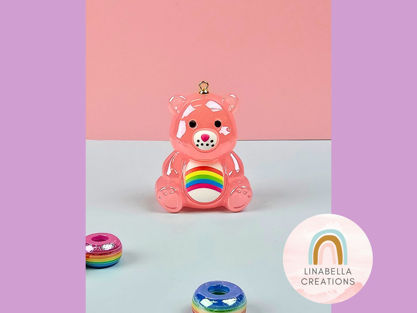 Glossy Pastel Rainbow 80s Cartoon Bear Pendant – Shiny Resin Kawaii Bear Pendant – 90s Nostalgia Novelty DIY Keychain Retro 80s Kid Beads