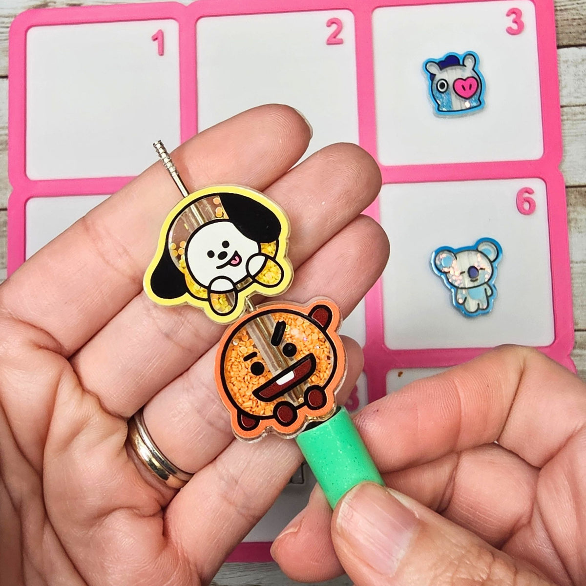 Set of 8 BT21 Inspired Shaker Acrylic Focal Beads | Glitter Character Focal Charms | Kawaii DIY Beaded Pen, Badge Reel, Keychain & Phone Charm Supplies