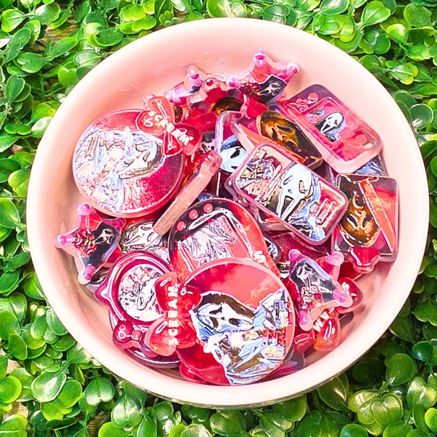 Scream Glow in the Dark Beads Set of 10 – Ghostface Horror Focal Beads, Halloween Acrylic Beads, Spooky Beads, Horror Craft Supplies