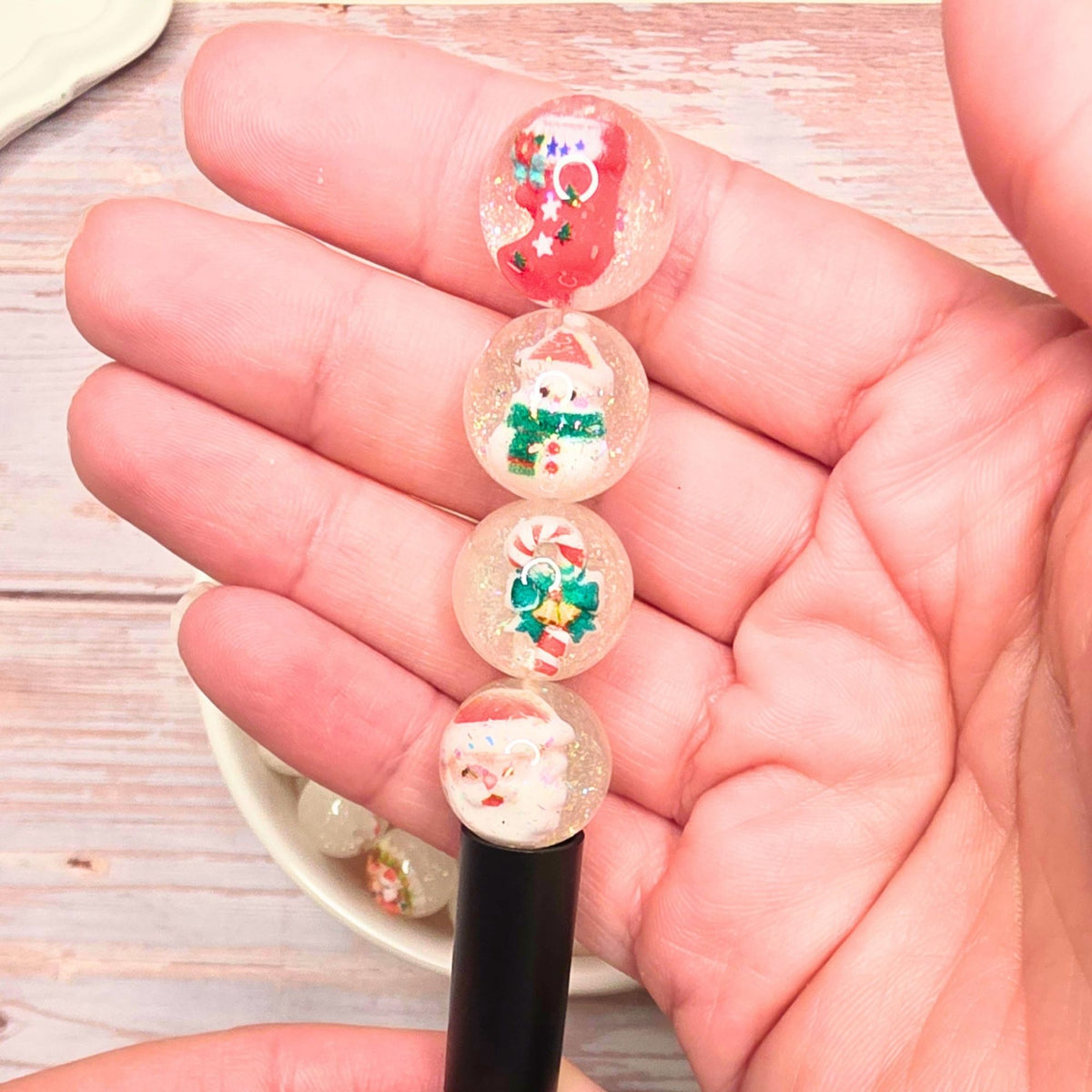 10pcs 16mm Glow in the Dark Christmas Glitter Resin Beads, Round Holiday Beads, Snowman Santa Tree Charms, DIY Beaded Pen Supplies