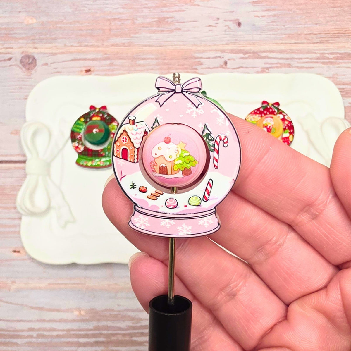 Christmas Snow Globe Spinner Beads Set of 4 | Random Holiday Focal Beads | Cute Christmas Beads for DIY Beaded Pens, Keychains & Crafts