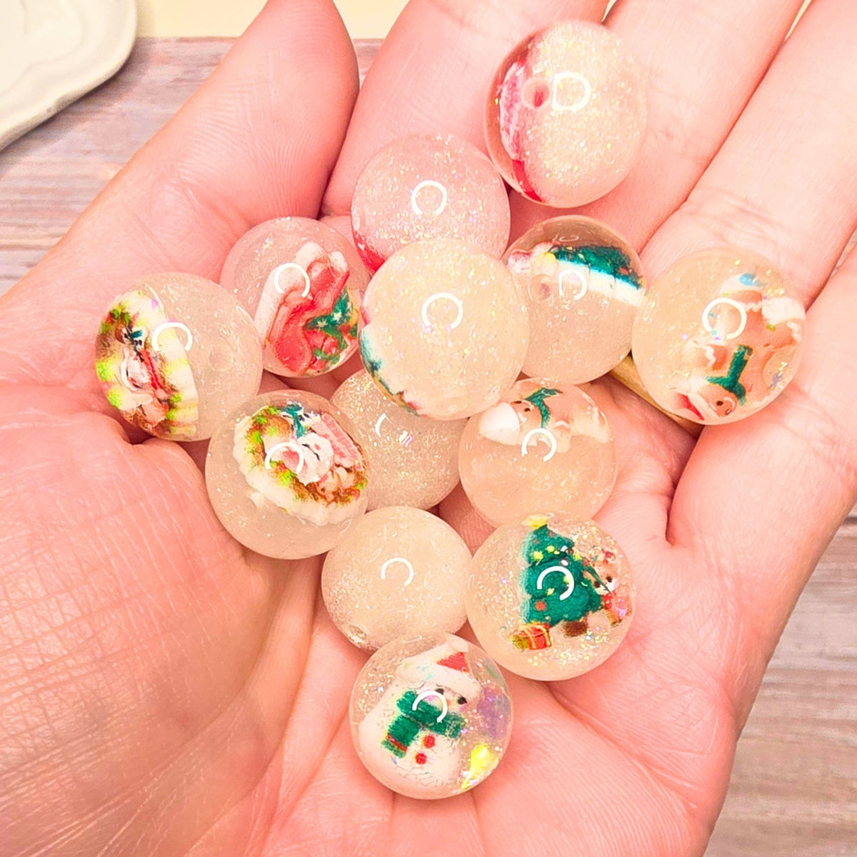 10pcs 16mm Glow in the Dark Christmas Glitter Resin Beads, Round Holiday Beads, Snowman Santa Tree Charms, DIY Beaded Pen Supplies