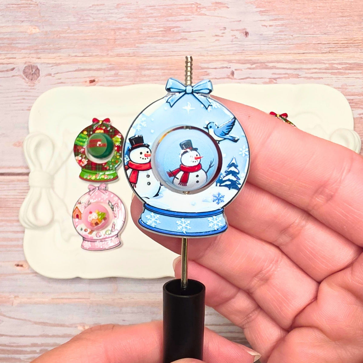 Christmas Snow Globe Spinner Beads Set of 4 | Random Holiday Focal Beads | Cute Christmas Beads for DIY Beaded Pens, Keychains & Crafts
