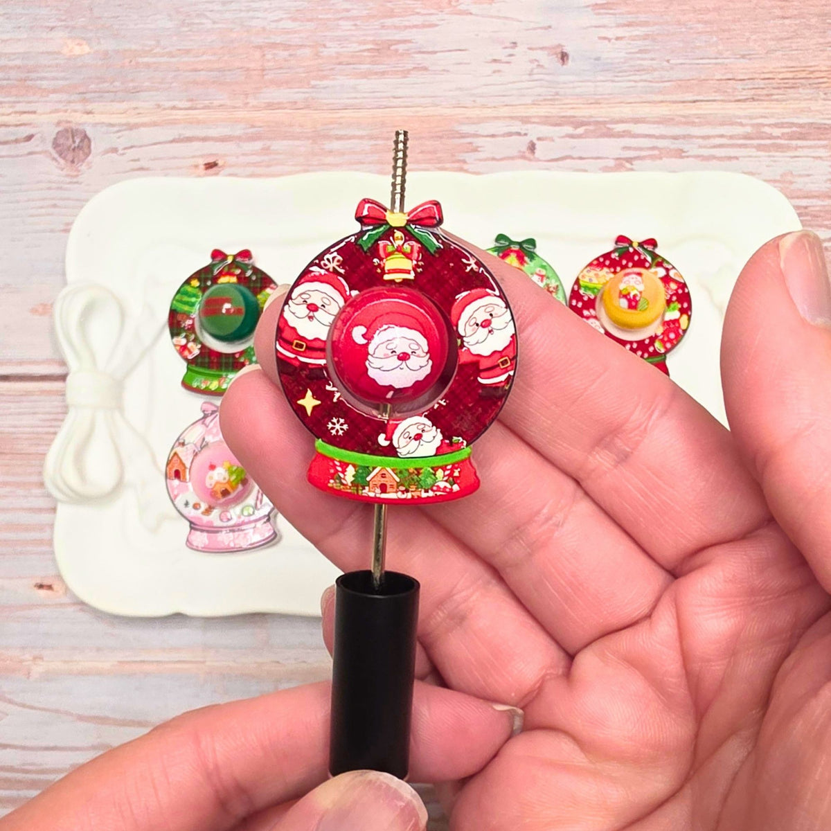 Christmas Snow Globe Spinner Beads Set of 4 | Random Holiday Focal Beads | Cute Christmas Beads for DIY Beaded Pens, Keychains & Crafts
