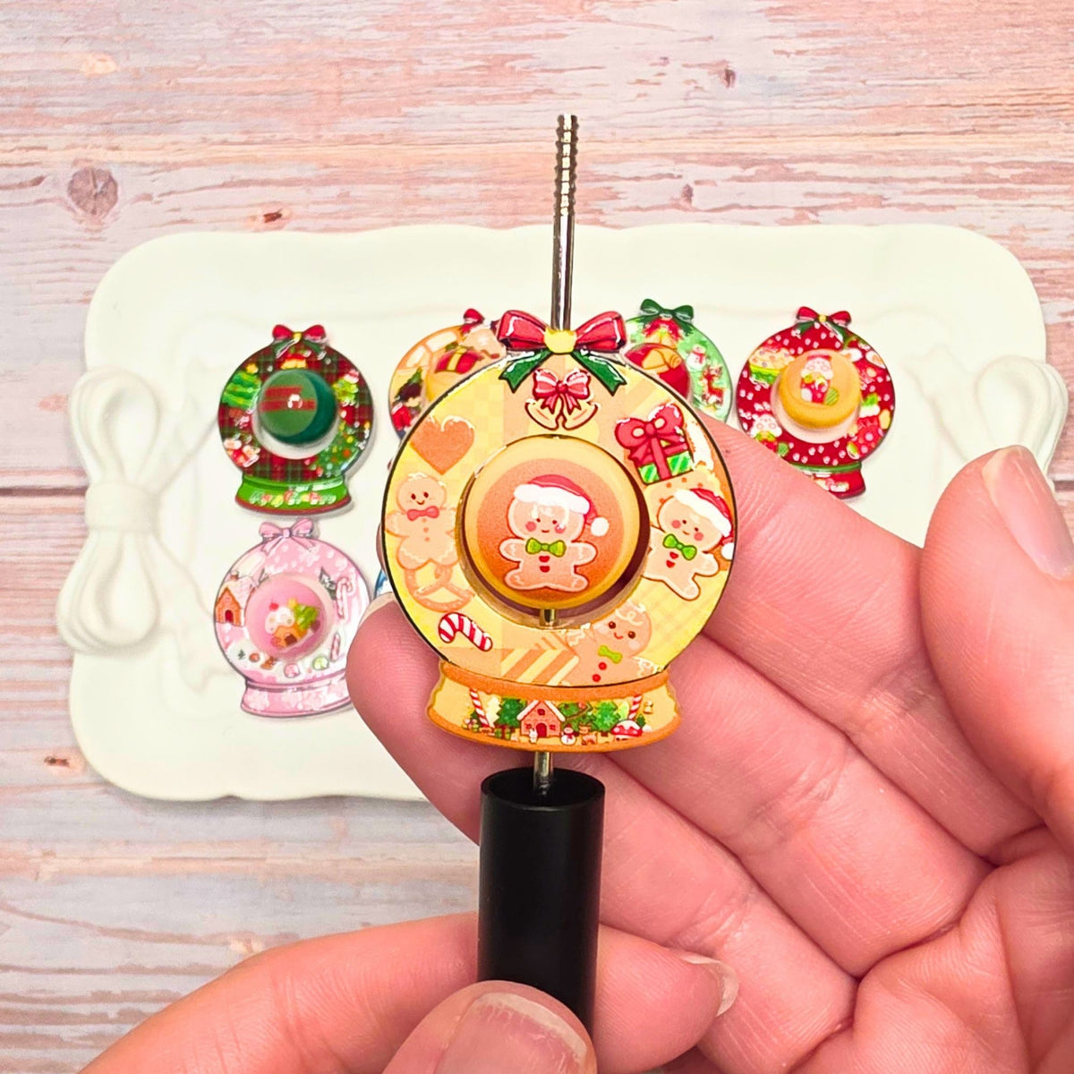 Christmas Snow Globe Spinner Beads Set of 4 | Random Holiday Focal Beads | Cute Christmas Beads for DIY Beaded Pens, Keychains & Crafts