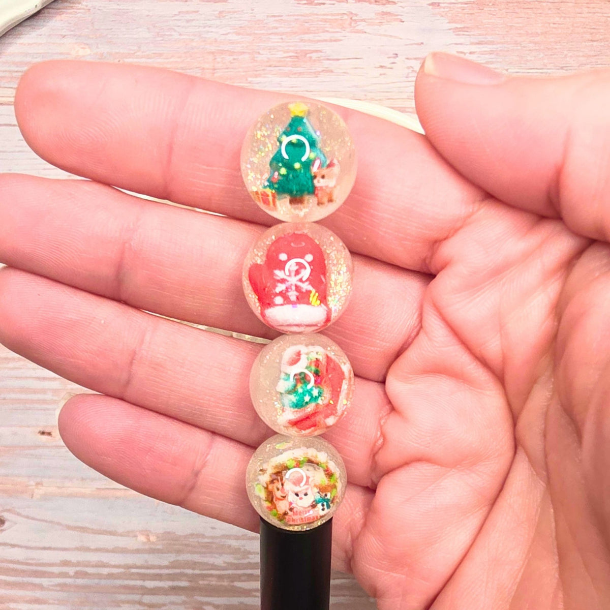 10pcs 16mm Glow in the Dark Christmas Glitter Resin Beads, Round Holiday Beads, Snowman Santa Tree Charms, DIY Beaded Pen Supplies