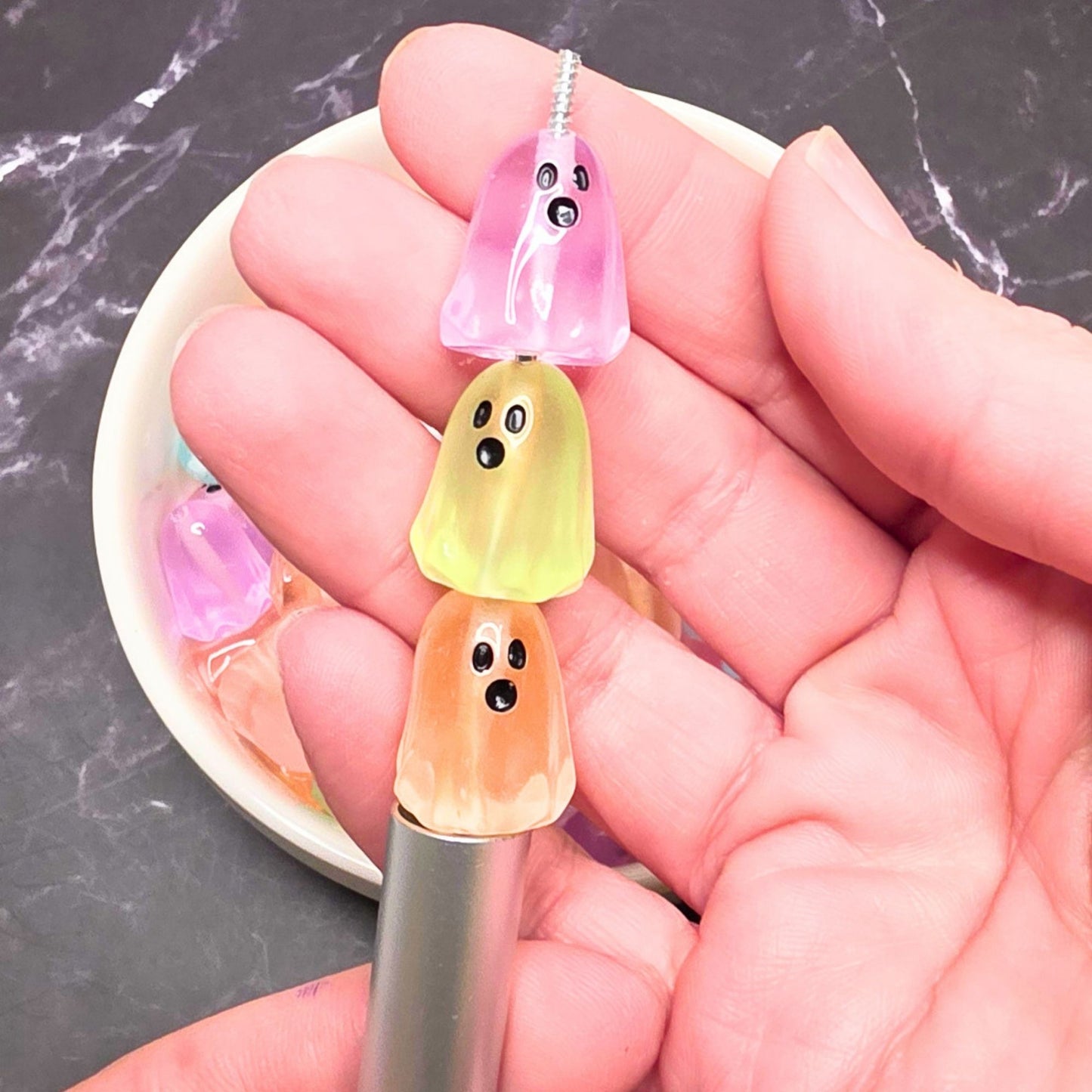 Colorful Ghost Beads – Set of 10 | Cute Pastel Halloween Beads | Transparent Spooky Ghost Acrylic Beads | Kawaii Halloween Craft Supplies